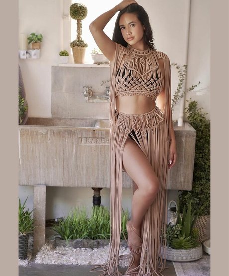 Emily Tosta star adult photos