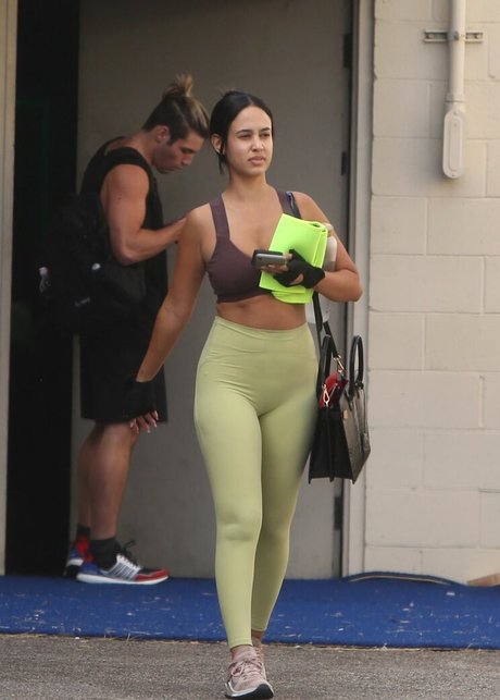 Emily Tosta hot actress pics