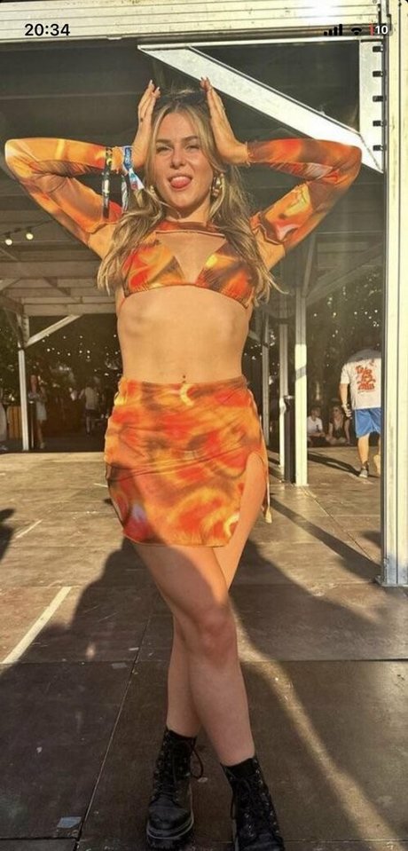 Shannon Langdon model naked pics