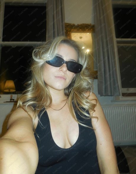 Shannon Langdon model porn image