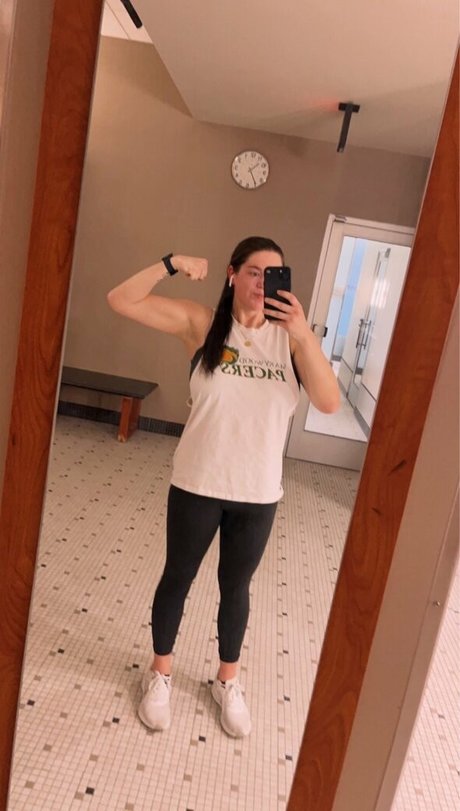 Hannah F art star gallery