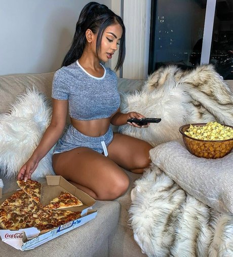 Aneeqa Farid star high quality image