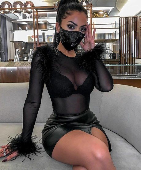 Aneeqa Farid best star image