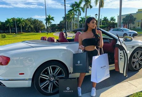 Aneeqa Farid pretty pornstar galleries