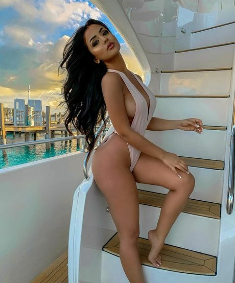 Aneeqa Farid pornstar perfect archive