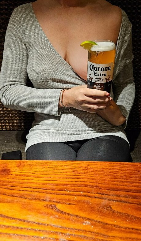 scarlett johnson24 pretty model img