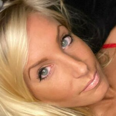 maloriewoods model erotic photos