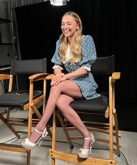 Madison Iseman pretty star pics