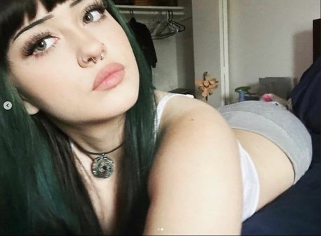 tewzday pornstar naked picture