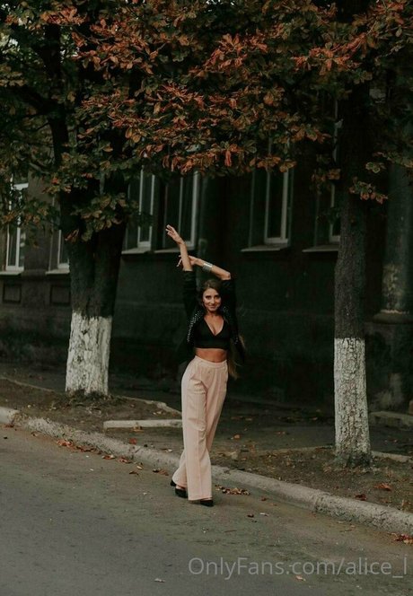 girl onlyfans sexy naked image