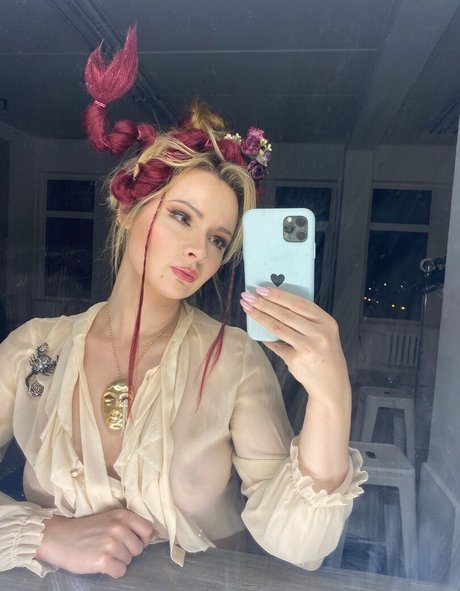 Jannet In Cosplay art model gallery