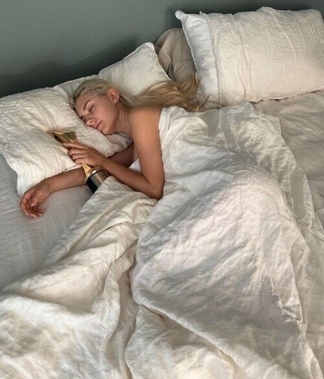 famous nude onlyfans adult pics