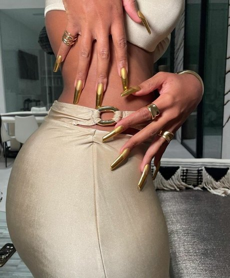 female influencer onlyfans nudes galleries