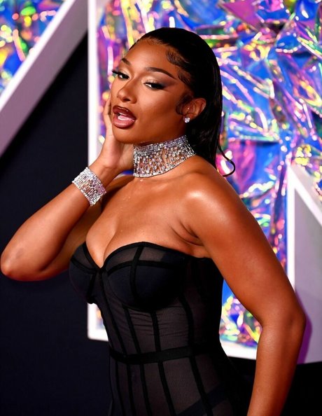 famous nude onlyfans erotic picture