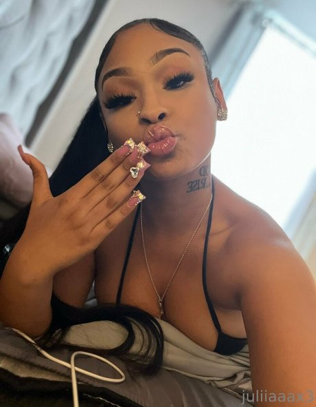 yell0wp0rntapez model erotic picture