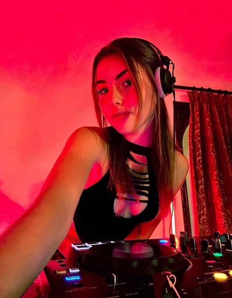 babe nude onlyfans pornographic galleries