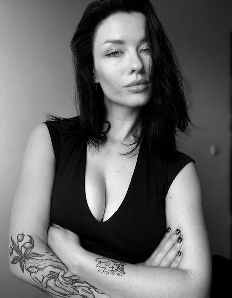 mature blonde onlyfans art naked photos