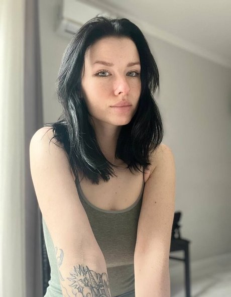 innervus erotic actress photo