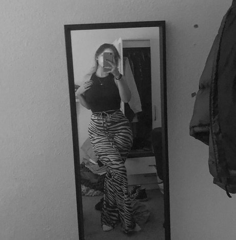 mirror onlyfans nudes pics