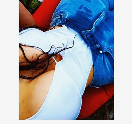 iloveteniah erotic actress img