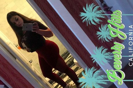 iloveteniah pretty pornstar photo