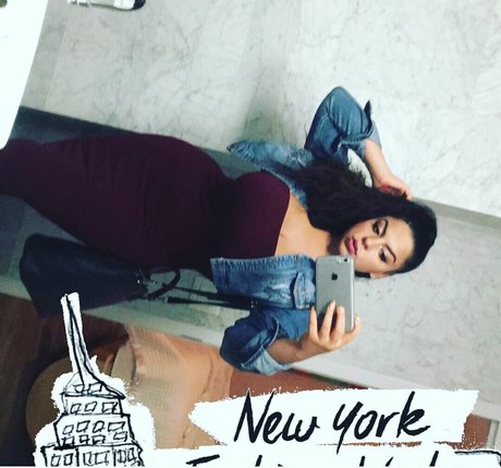 iloveteniah nude star image