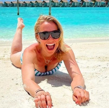 Laura Hamilton nudes model images