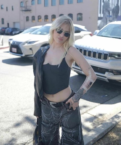 lesbian fingering onlyfans porn archive