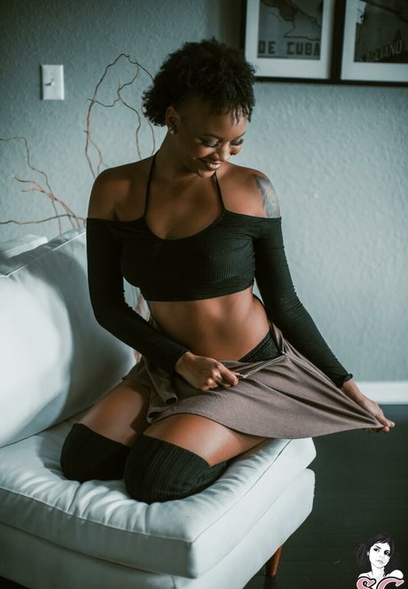 Naomi SG pretty pornstar img