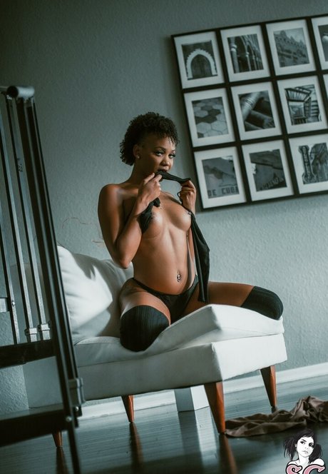 Naomi SG star xxx pic