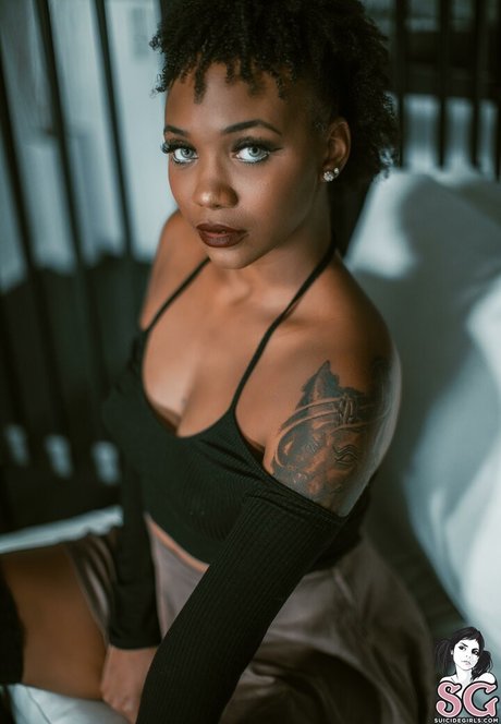 Naomi SG model nice photos