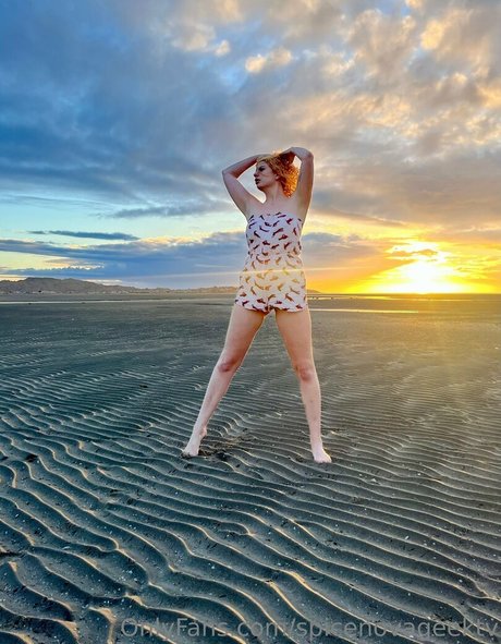 female popular onlyfans hot nude pictures