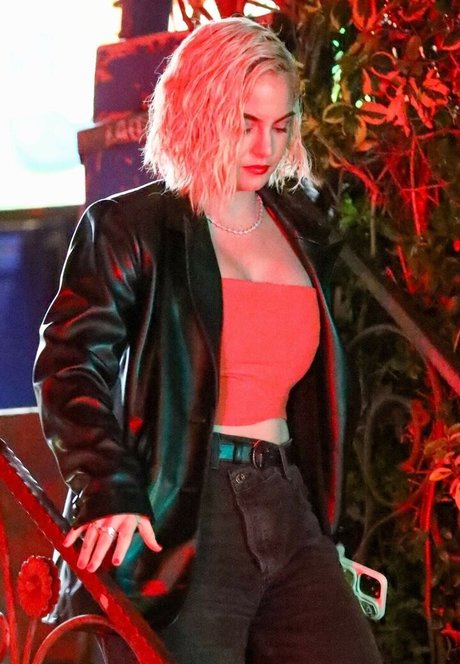 female onlyfans pornos image