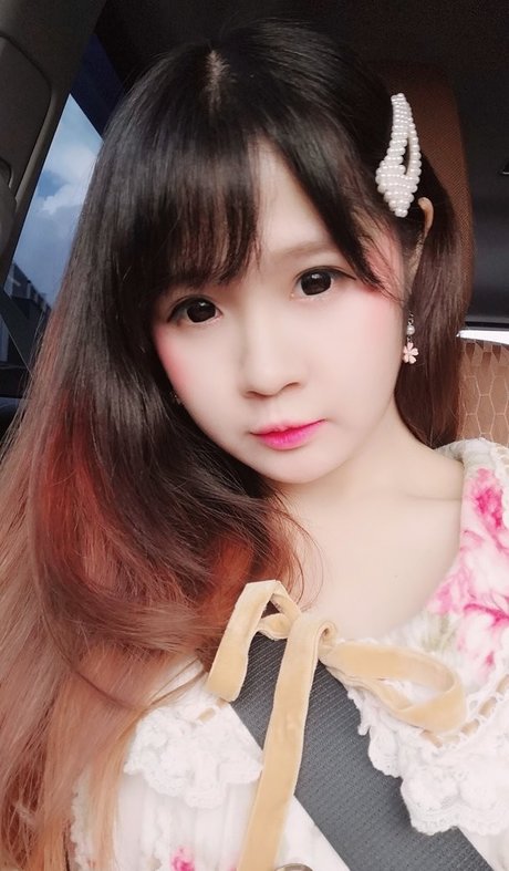 Clarissa Punipun model hot photo