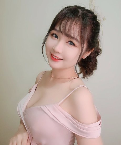 Clarissa Punipun sexy model pic