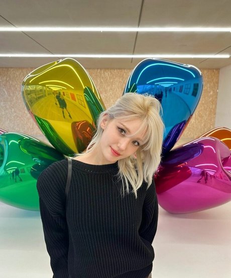 Jeon Somi star pretty pics