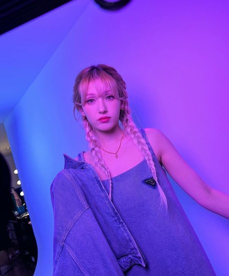 Jeon Somi nudes model image