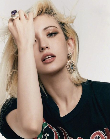 Jeon Somi nudes star galleries