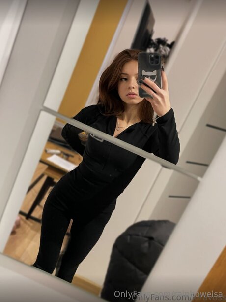 Rainbowelsa nude model picture