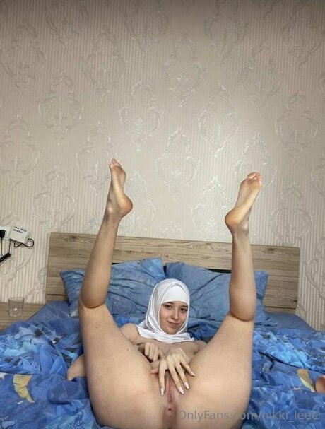 Nikki Leee beautiful model pic