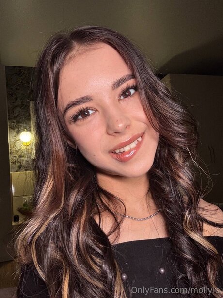 Mollylo model hot pictures