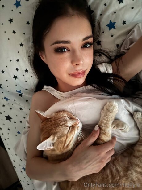 Mollylo star sexy pics