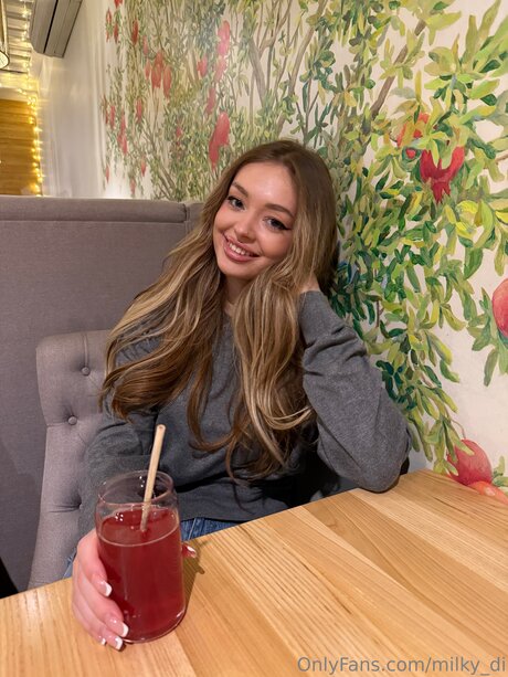 Milky Di hot model pics