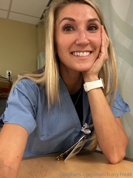 Match My Freak star top photo