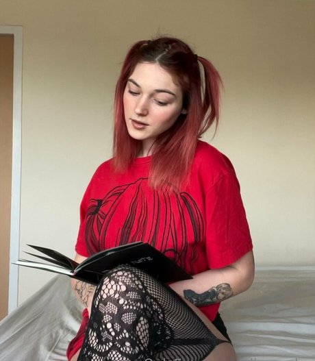 Alienorchp top model photo