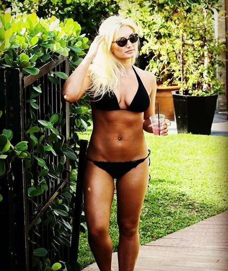 Brooke Hogan art star pics