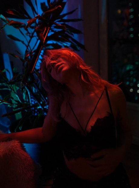 hairy legs onlyfans erotic pics