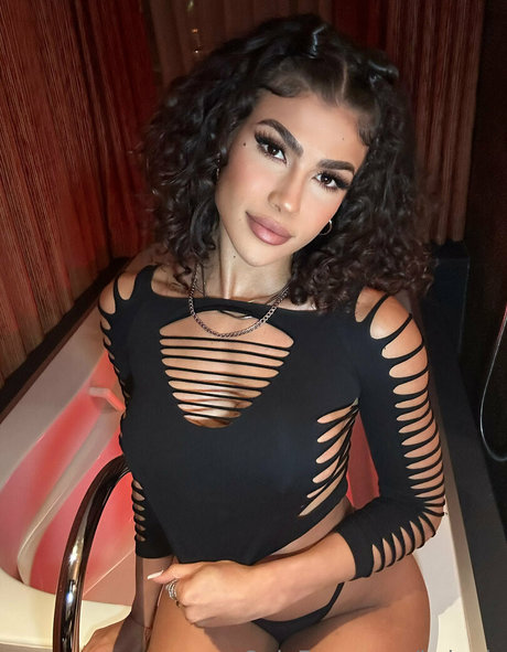 Kolquis nudes model picture