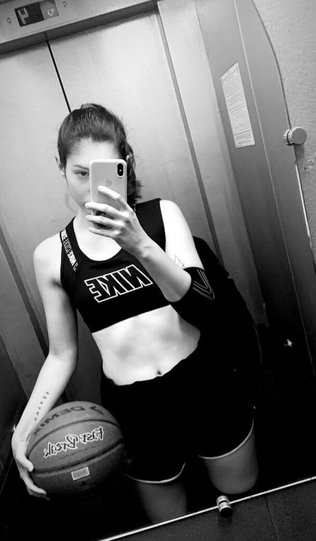 Aloona Larionova art pornstar pics