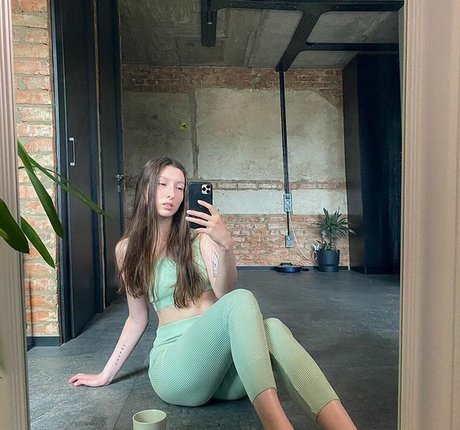 Aloona Larionova nude pornstar photo